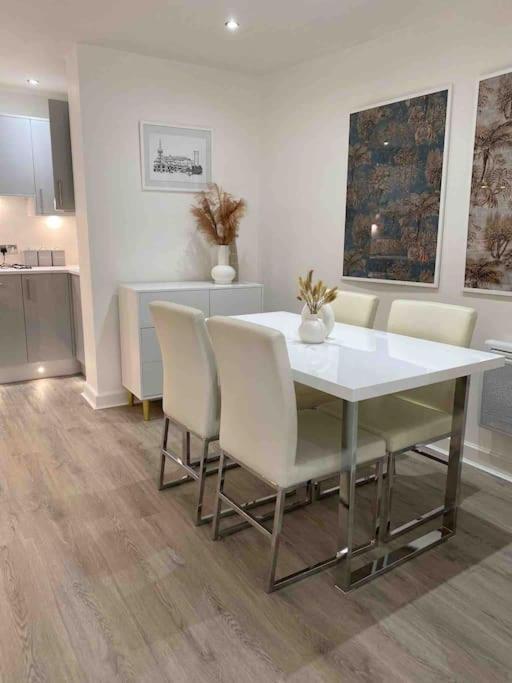 Luxury Town Centre Apartment Walking Distance To Rsc Theatre 埃文河畔斯特拉特福 外观 照片