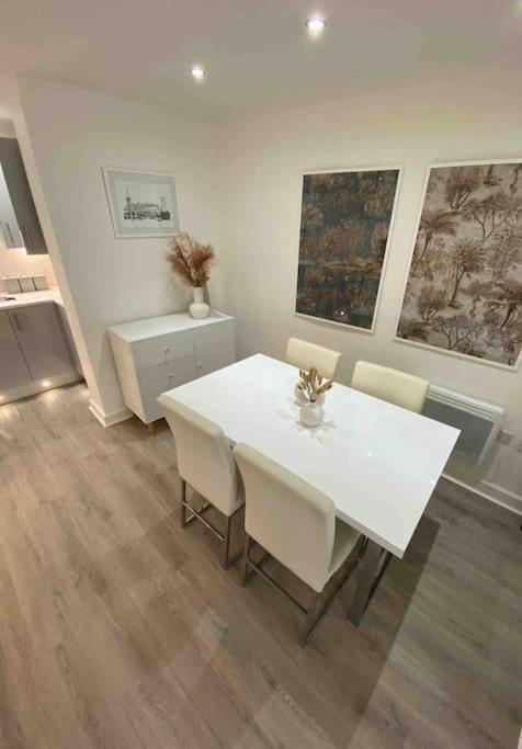 Luxury Town Centre Apartment Walking Distance To Rsc Theatre 埃文河畔斯特拉特福 外观 照片