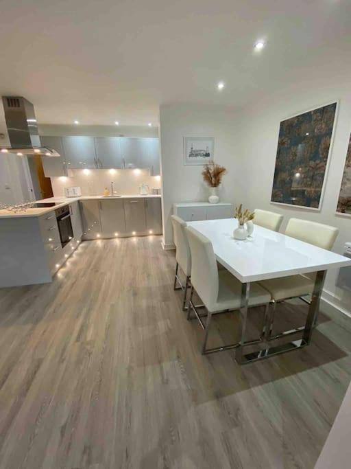 Luxury Town Centre Apartment Walking Distance To Rsc Theatre 埃文河畔斯特拉特福 外观 照片