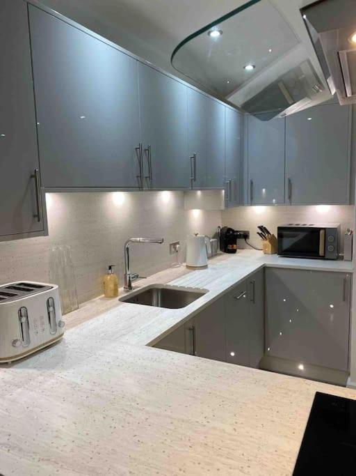 Luxury Town Centre Apartment Walking Distance To Rsc Theatre 埃文河畔斯特拉特福 外观 照片